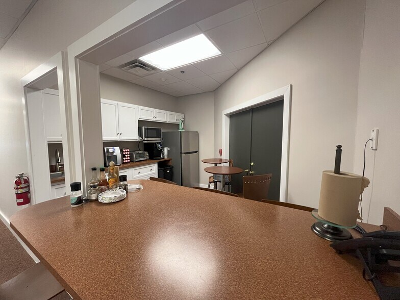 More Photos Of 140 Point Judith Rd, Narragansett Storefront Retail Office For Sale