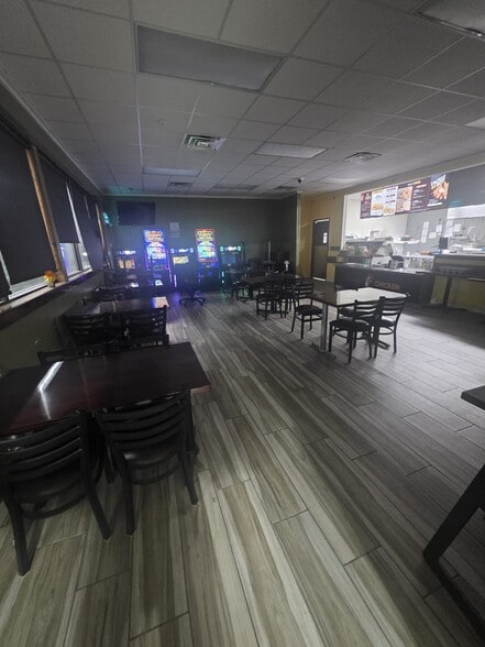 More Photos Of 1738 State Highway 31, Mount Calm Service Station For Sale