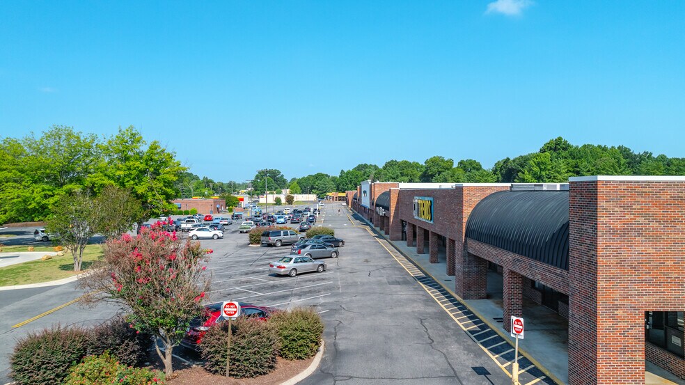 More Photos Of 2092-2142 Statesville Blvd, Salisbury Unknown For Lease