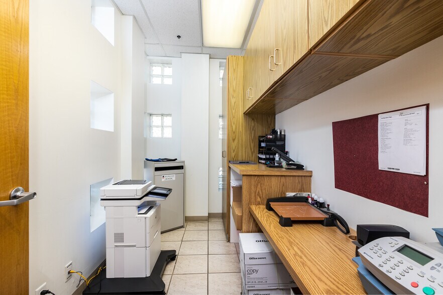 More Photos Of 520 E Easy St, Simi Valley Warehouse For Lease