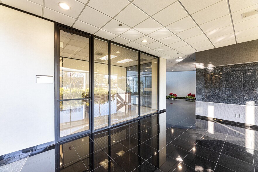 More Photos Of 11000 Richmond Ave, Houston Office For Lease