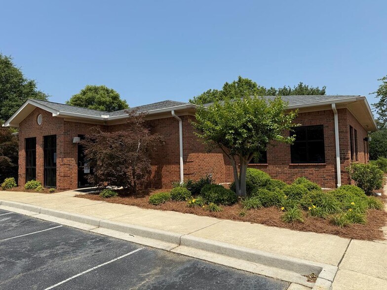 More Photos Of 202 Overland Dr, Greenwood Medical For Lease
