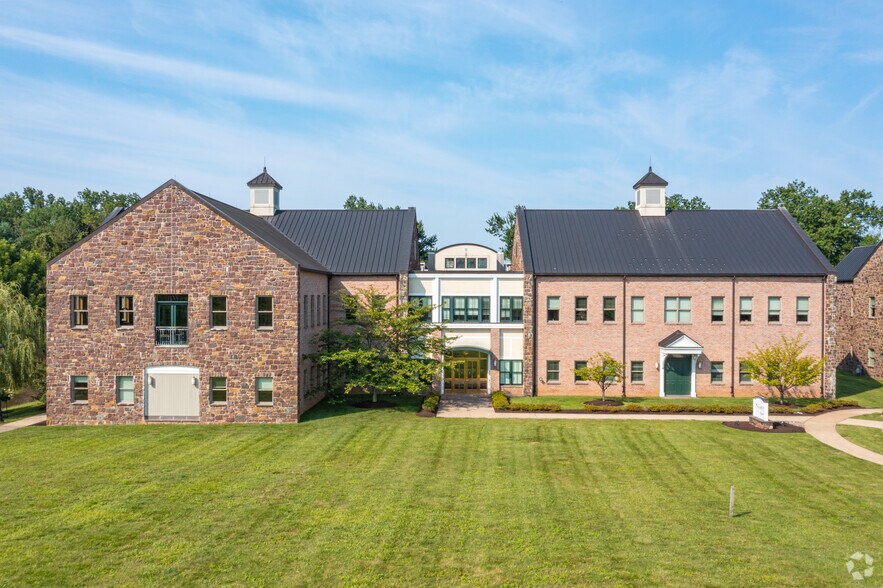 More Photos Of 1 Caufield Pl, Newtown Unknown For Lease