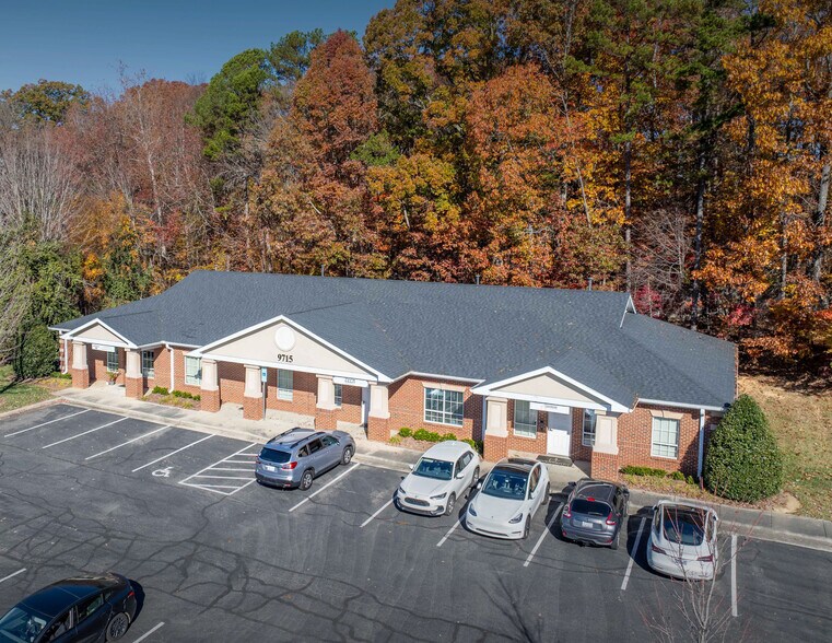 Primary Photo Of 9715 Northeast Pky, Matthews Medical For Sale