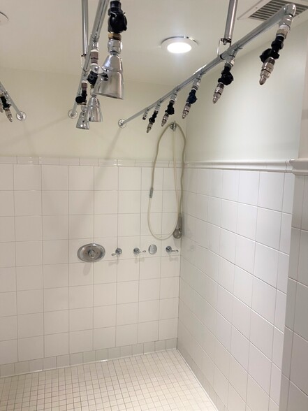 More Photos Of 449-451 N Canon Dr, Beverly Hills Unknown For Lease