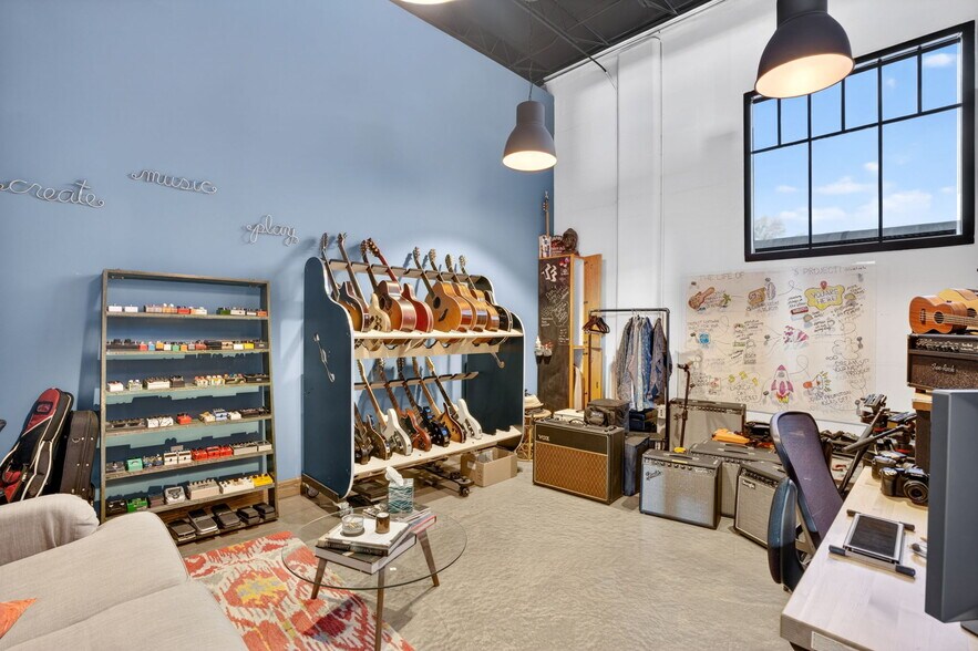 More Photos Of 2500 Emerson Ave S, Saint Petersburg Manufacturing For Lease
