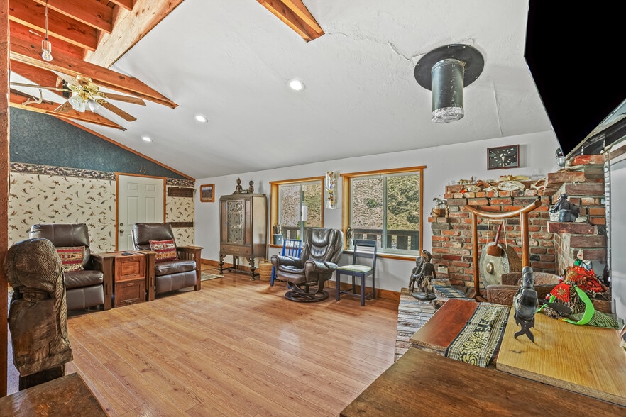 More Photos Of 302 Berger St, Riggins Apartments For Sale