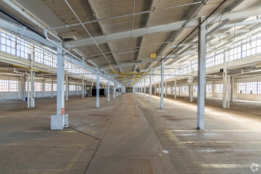 More Photos Of 2100 S Washington Ave, Lansing Warehouse For Lease