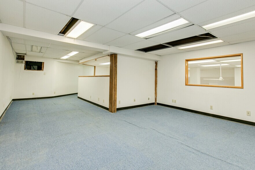 More Photos Of 444 Wacouta St, Saint Paul Showroom For Sale