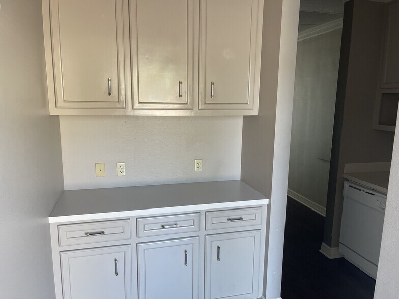 More Photos Of 404 University Dr E, College Station General Retail For Lease