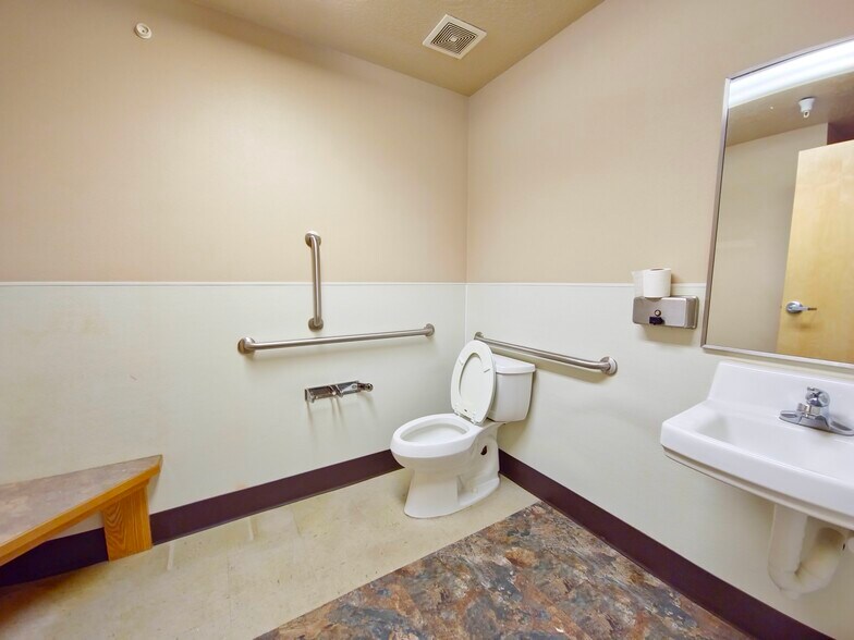 More Photos Of 514 E Pershing Ave, Riverton Freestanding For Lease