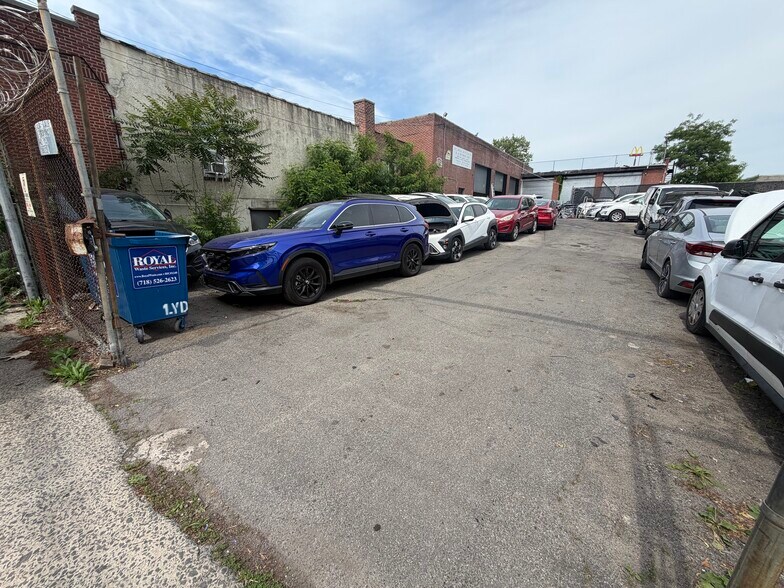 More Photos Of 3520 Delavall Ave, Bronx Warehouse For Lease