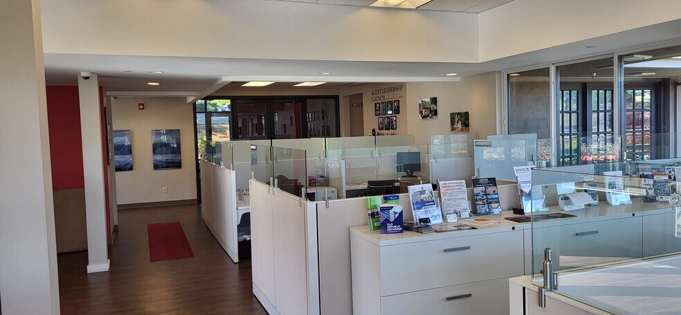 More Photos Of 26135 Carmel Rancho Blvd, Carmel General Retail For Lease