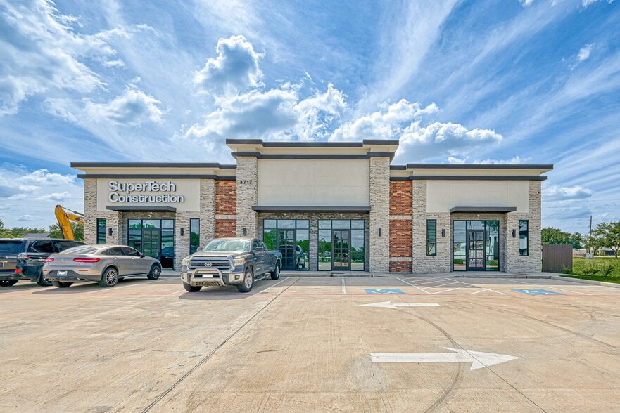 More Photos Of 3717 5th, Stafford General Retail For Lease