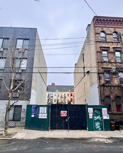Primary Photo Of 920 Metropolitan Ave, Brooklyn Land For Sale