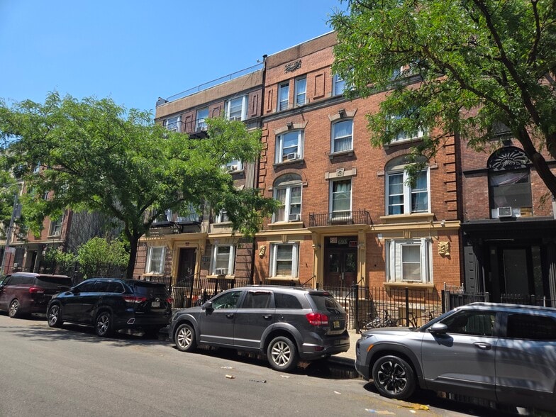 Primary Photo Of 689-693 Beck St, Bronx Apartments For Sale