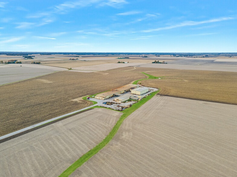 More Photos Of 5704 E 1700 North Rd, Danvers Industrial For Lease