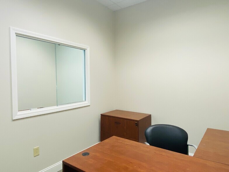 More Photos Of 12276 San Jose Blvd, Jacksonville Coworking Space
