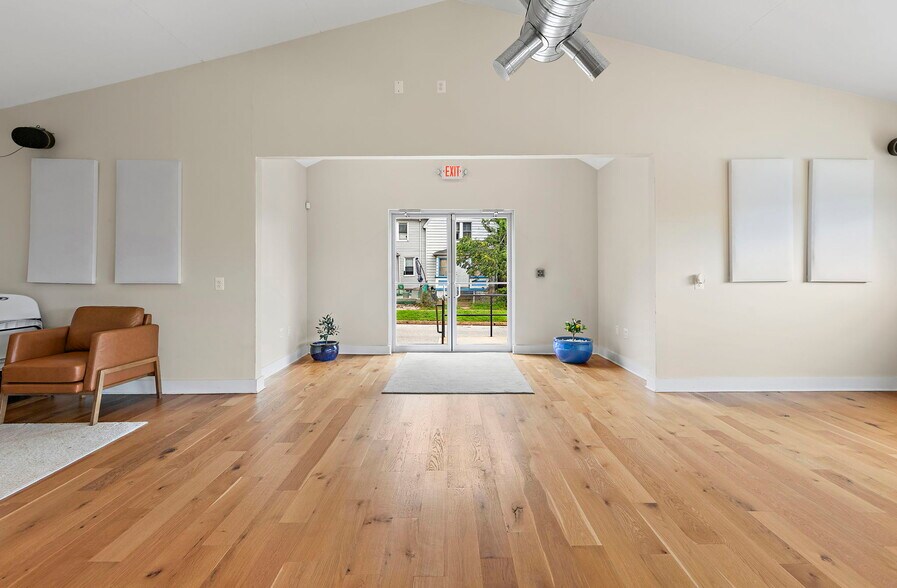 More Photos Of 6500 Saint Helena Ave, Dundalk Office For Sale