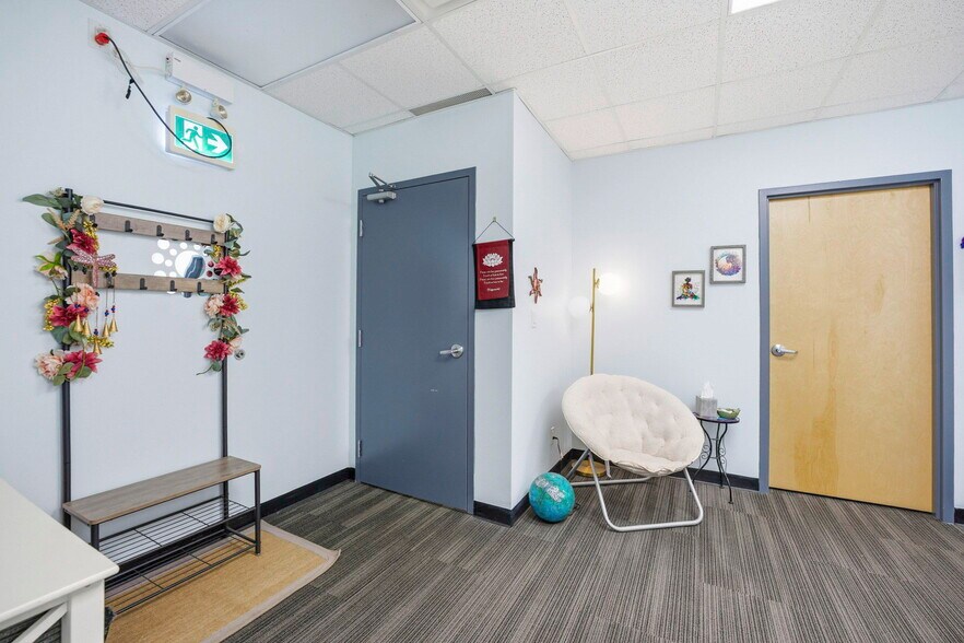 More Photos Of 15 Carlton Dr, St. Albert Flex For Sale