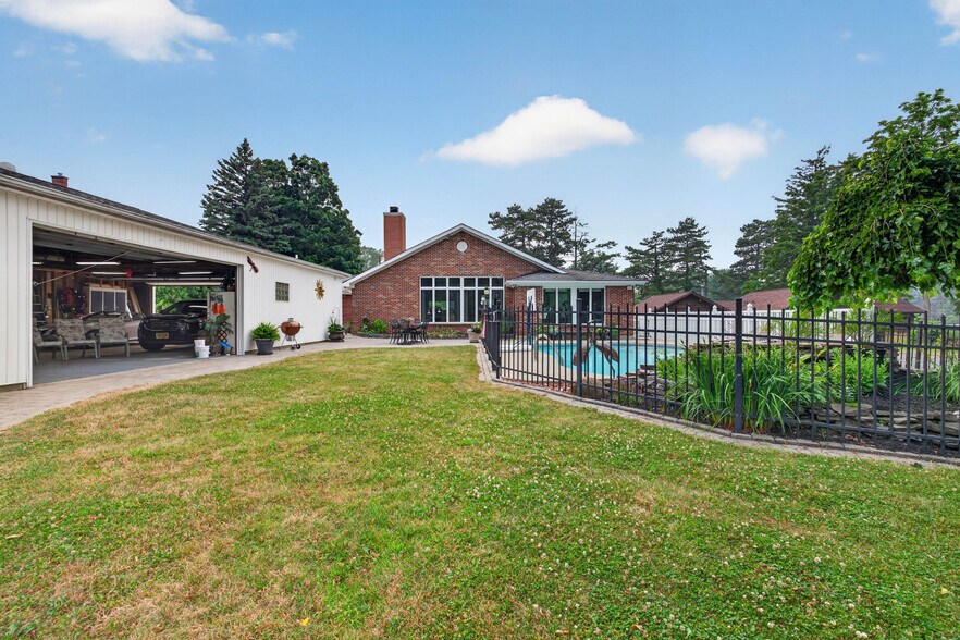 More Photos Of 3405 Orchard Park Rd, Orchard Park Office Residential For Sale