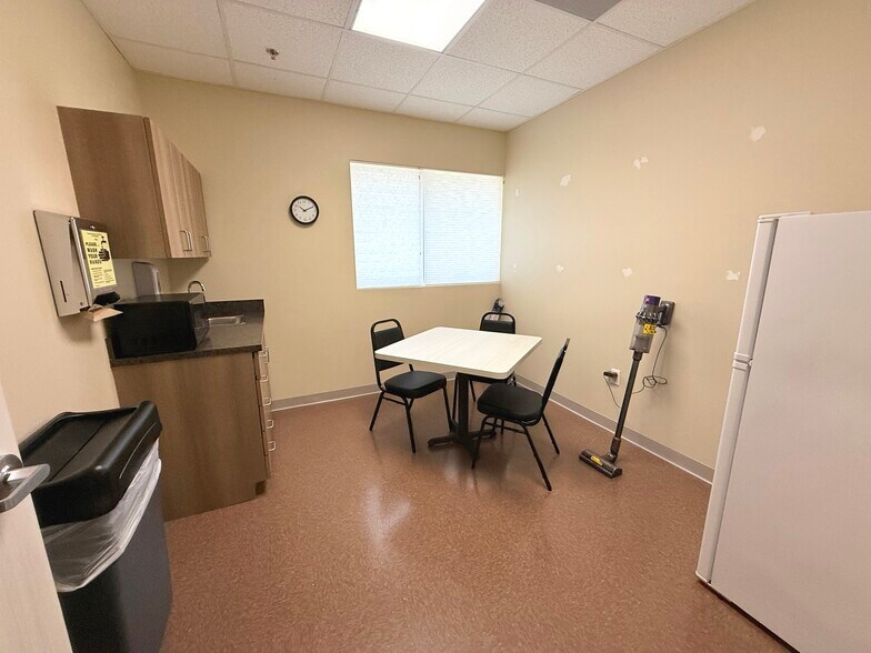 More Photos Of 110 Pond Ct, DeBary Medical For Lease