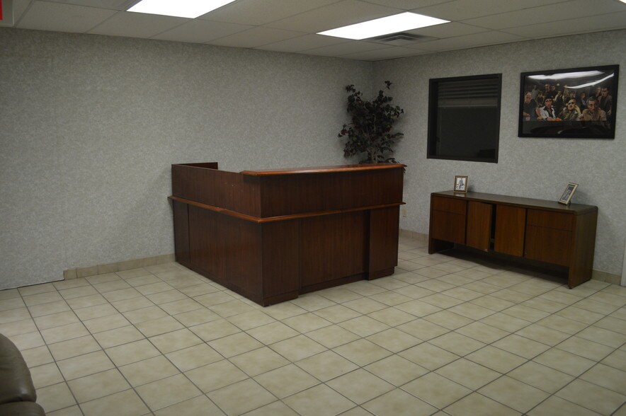 More Photos Of 6125 Airport Fwy, Haltom City Office For Lease