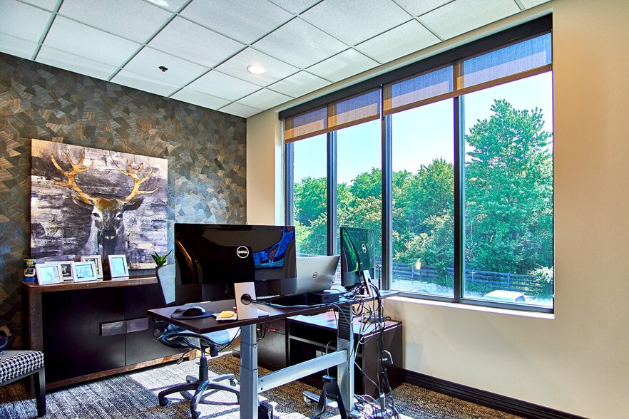 More Photos Of 1612 Westgate Cir, Brentwood Office For Lease