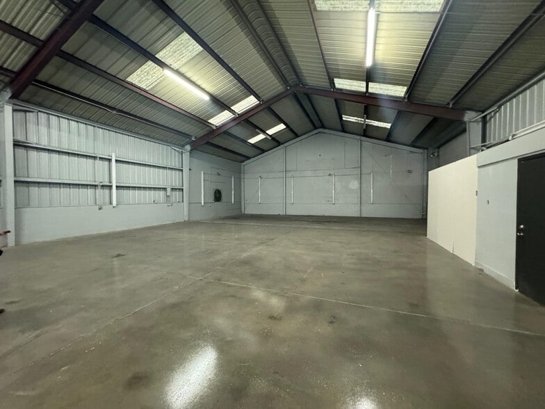 More Photos Of 8420 Epicenter Blvd, Lakeland Unknown For Lease