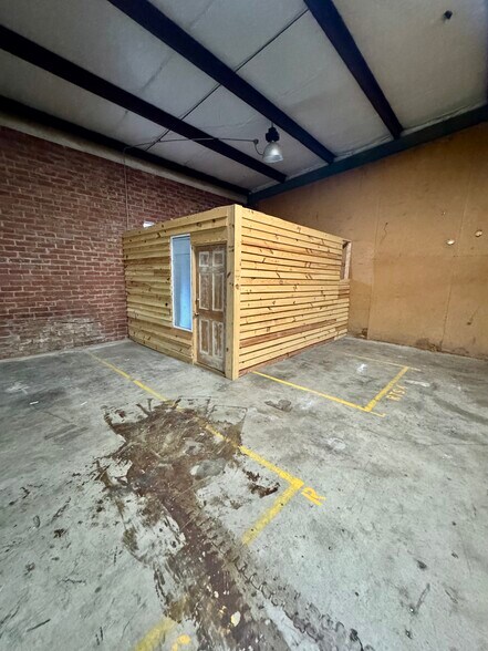 More Photos Of 114 Payne Rd, Thomasville Warehouse For Lease