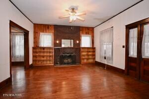 More Photos Of 615 S Washington St, Maryville Office For Sale