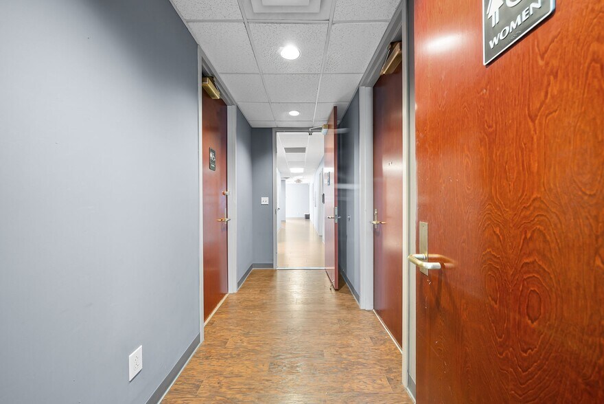 More Photos Of 112 Center Ct, Clarksville Office Residential For Sale