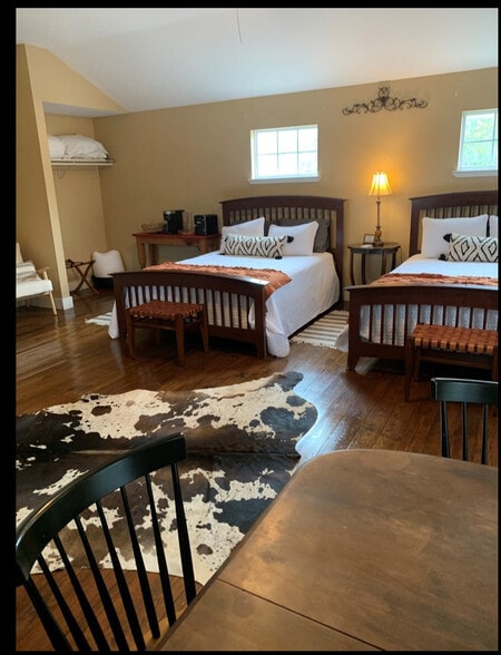 More Photos Of 7 N Main St, Salado Loft Creative Space For Lease