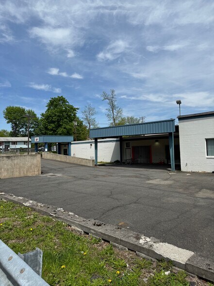 More Photos Of 195 Hudson St, Cornwall-on-Hudson Distribution For Lease