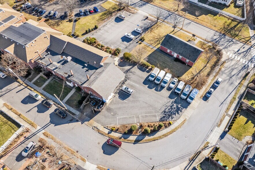 More Photos Of 655 Saw Mill Brook Pky, Newton General Retail For Sale