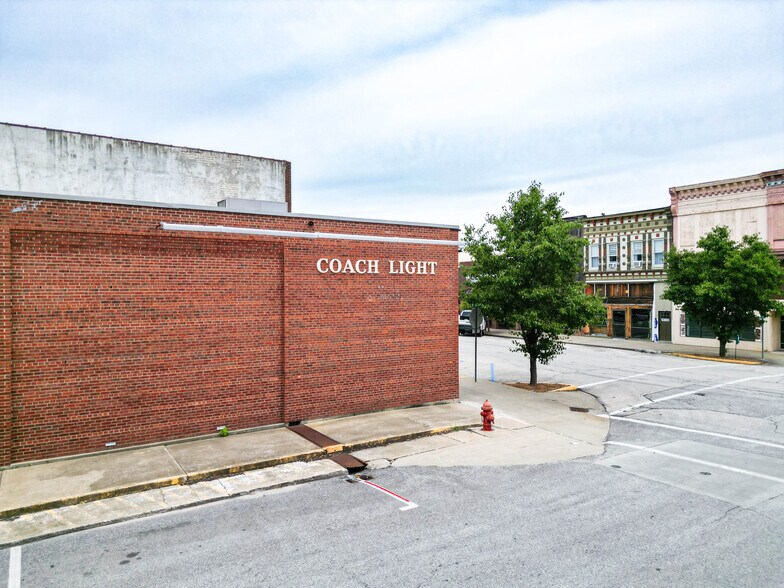 More Photos Of 500 W Reed St, Moberly Storefront For Sale