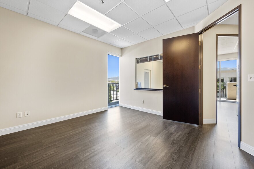 More Photos Of 950 Boardwalk, San Marcos Office For Sale