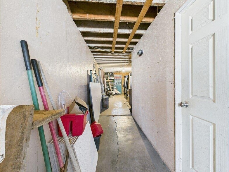 More Photos Of 236 S Oak St, Pecos Storefront For Sale