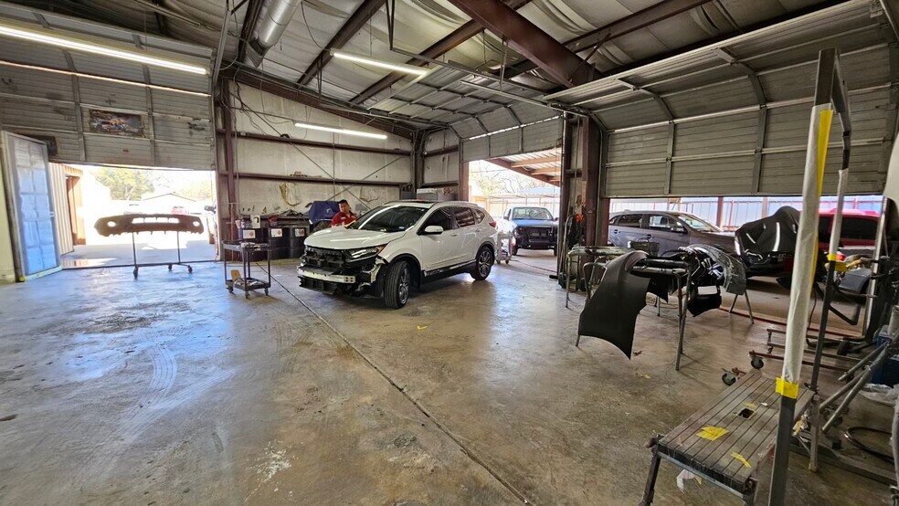 More Photos Of 724 W Hurst Blvd, Hurst Auto Repair For Sale