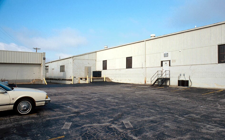 More Photos Of 5900-5914 N Lindbergh Blvd, Hazelwood Unknown For Lease