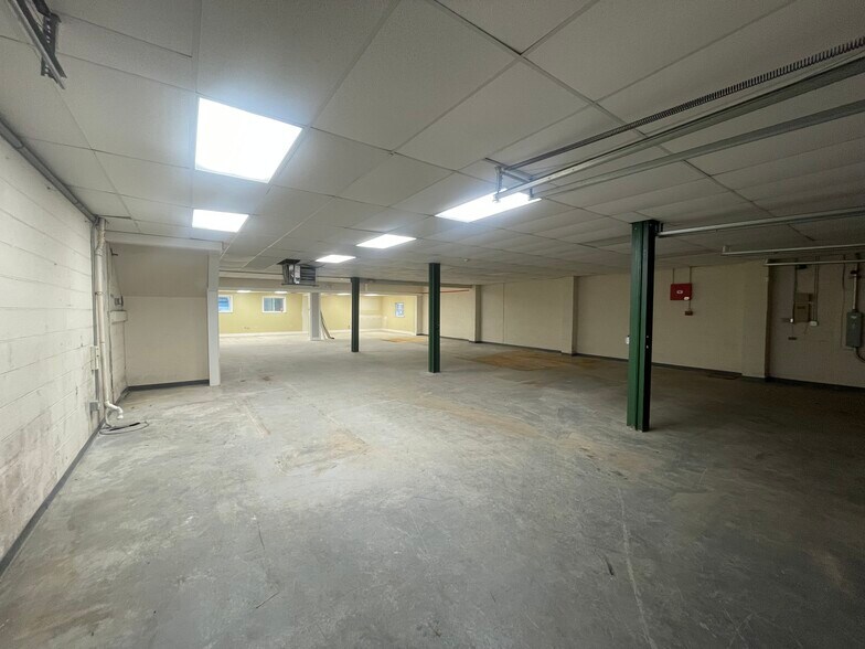 More Photos Of 1580 Huddell Ave, Marcus Hook Light Distribution For Lease