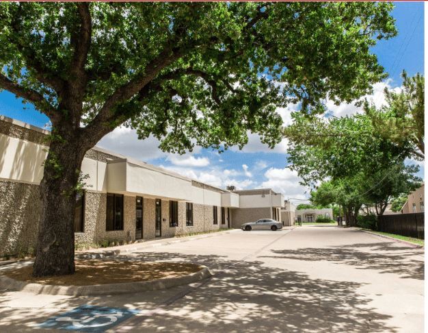 Primary Photo Of 11127 Shady Trl, Dallas Light Distribution For Sale