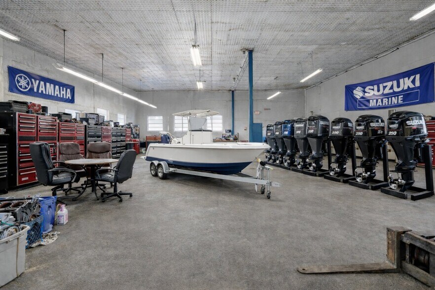 More Photos Of Suffolk County, Bay Shore Marina For Sale