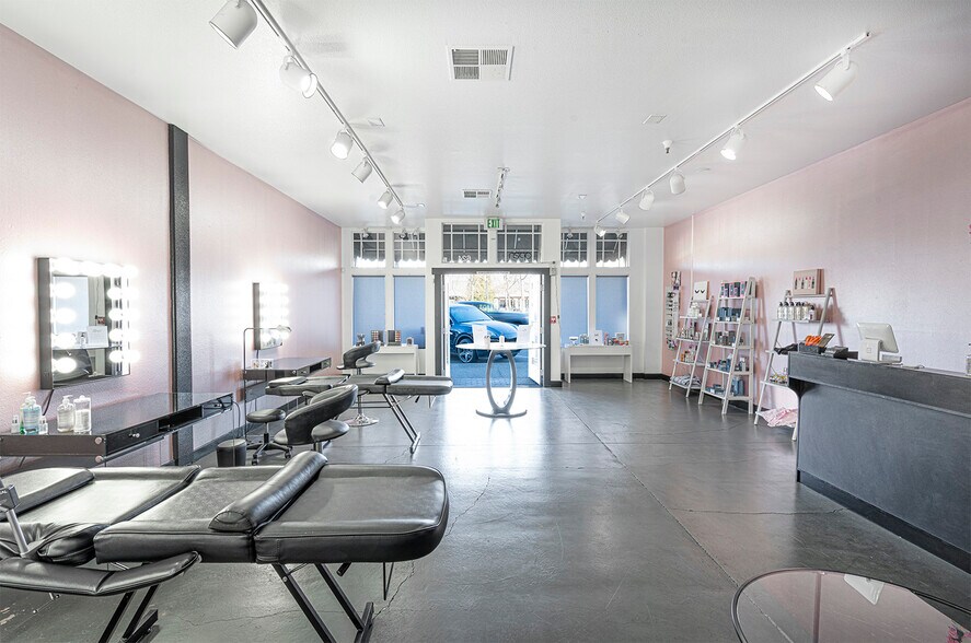 More Photos Of 220 Windsor River Rd, Windsor Apartments For Sale