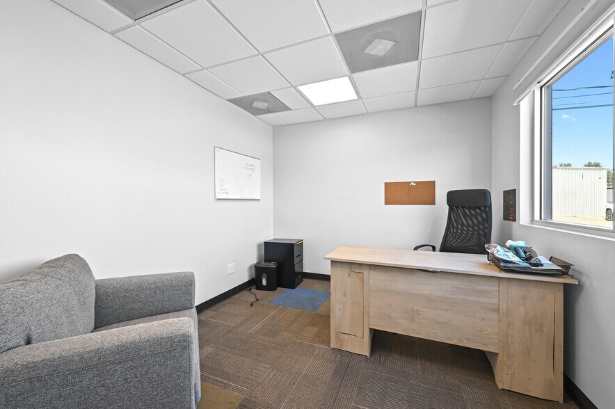 More Photos Of 103 Krebs Ln, Austin Freestanding For Lease