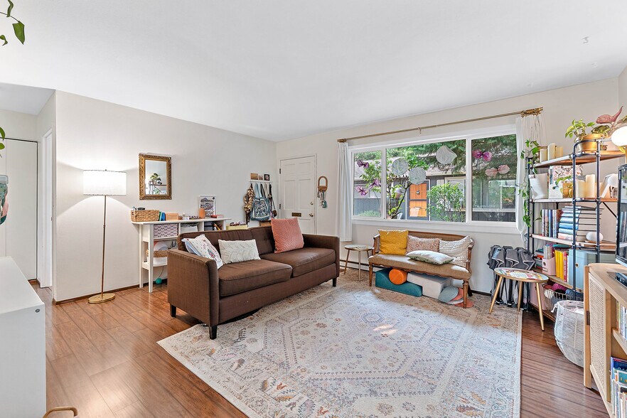 More Photos Of 806 SE Nehalem St, Portland Apartments For Sale