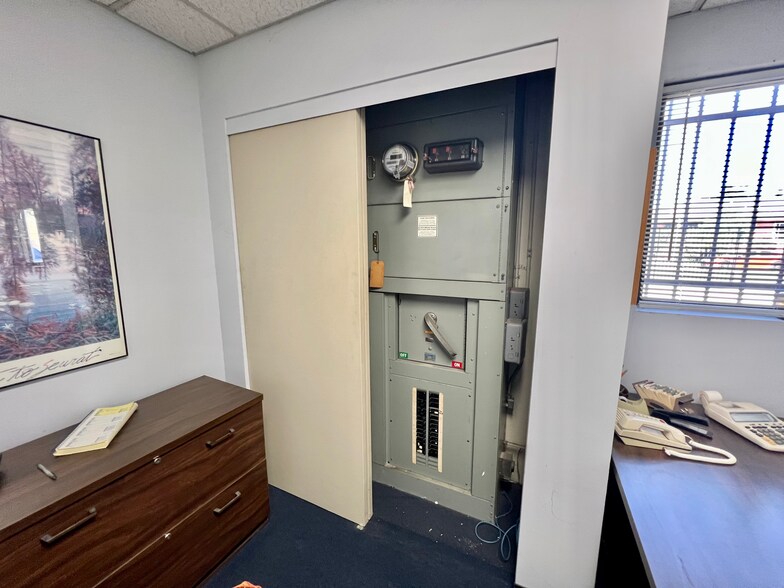 More Photos Of 14620 Novice St, Panorama City Warehouse For Sale