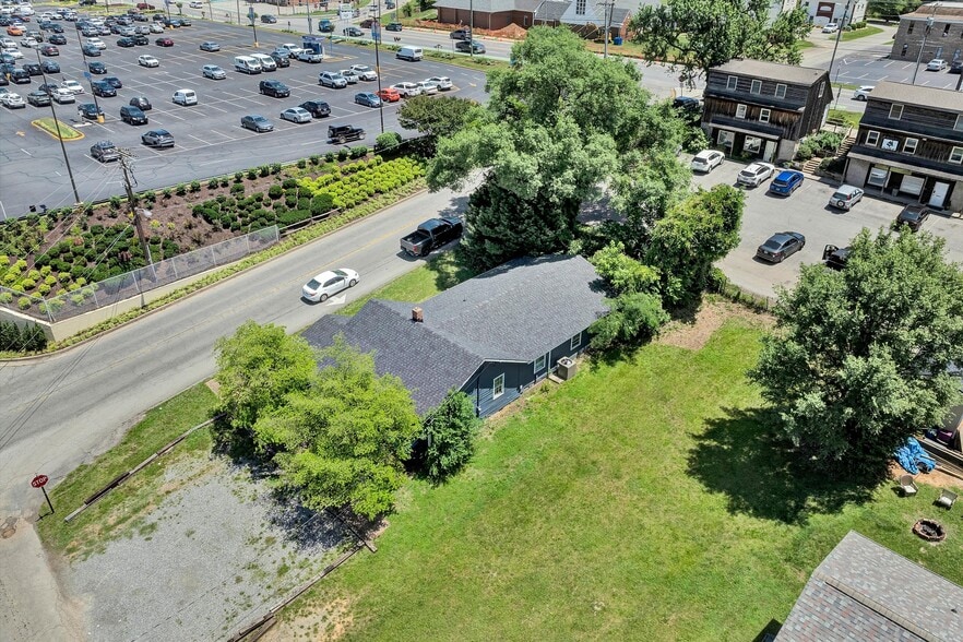 More Photos Of 2302 Winthrop Ave SW, Roanoke Office For Sale