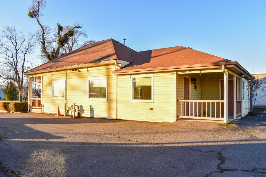 More Photos Of 1016 Court St, Medford Medical For Sale