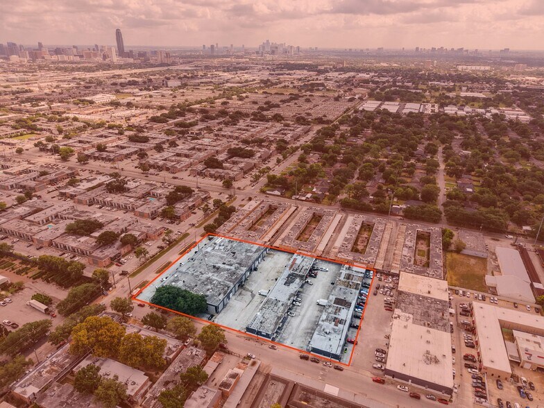 More Photos Of 6301-6335 Ashcroft Dr, Houston Showroom For Sale